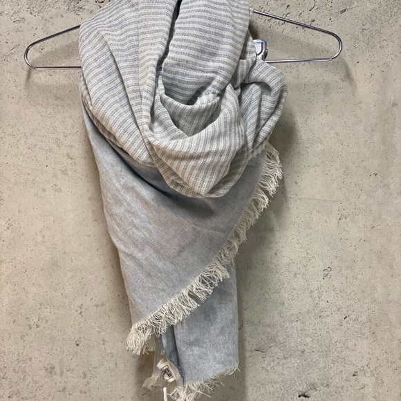 NEW - Be Kind Scarf - Picture 7 of 9